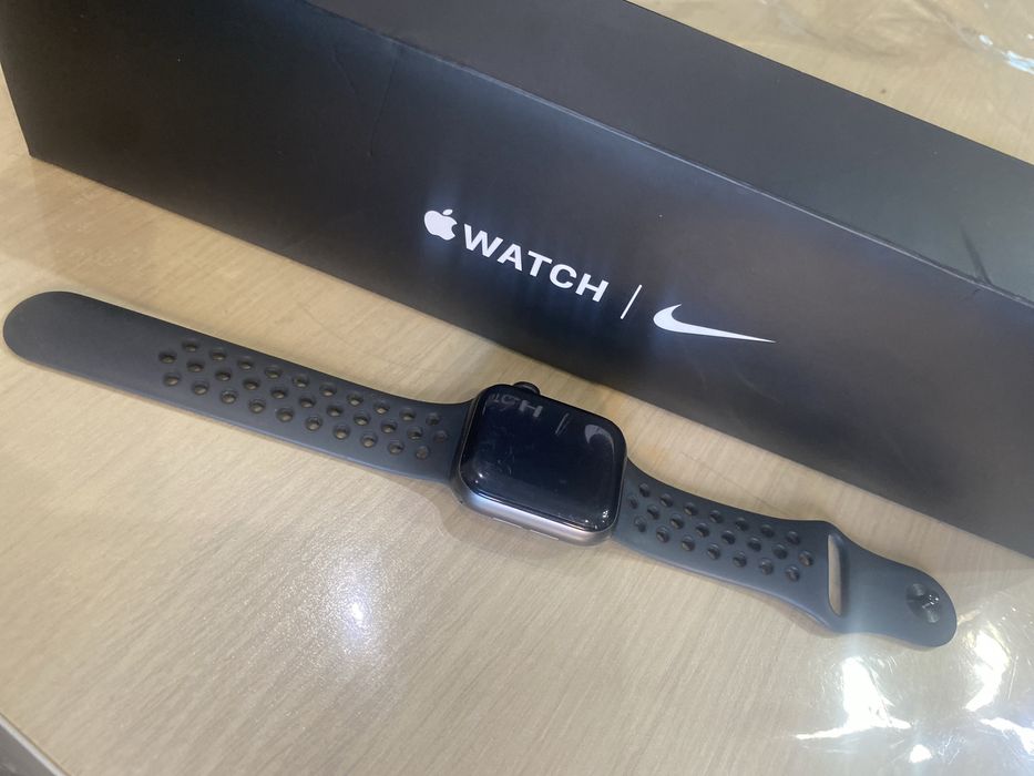 Apple waltch SE Nike edition 40mm