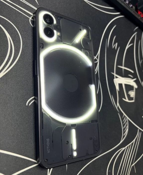 Телефон Nothing Phone 1