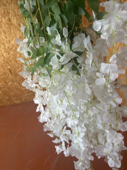 Искуственные цветы. С листьями