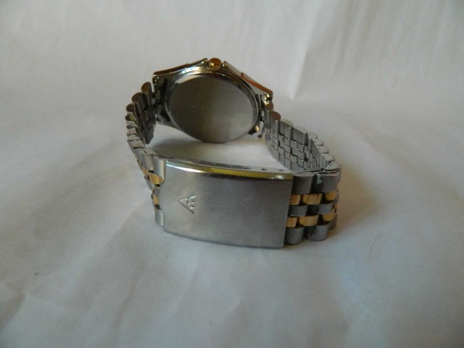 Ceas barbatesc deosebit ACCURIST , placaj auriu , cod A4