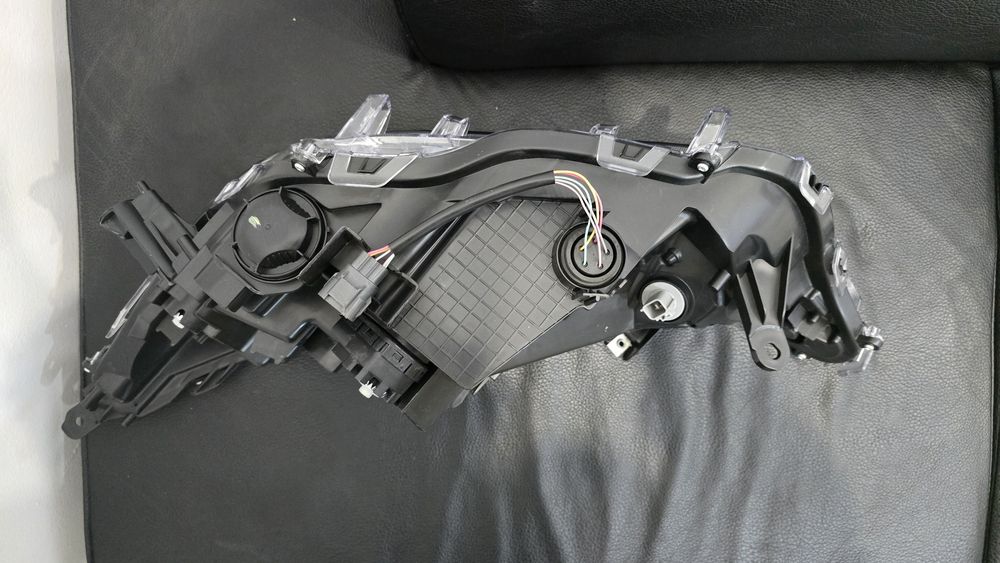 Продам фару на RAV4 A5/H5