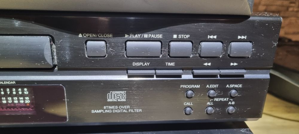 система Denon, състояща се от CD плейър DCD-345, усилвател UPA-F07 и т