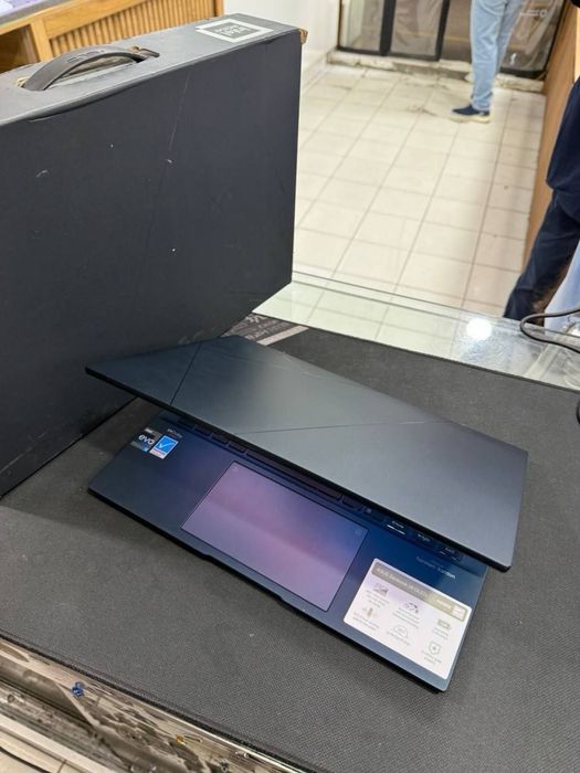 Asus Zendbook 14 Q409Z