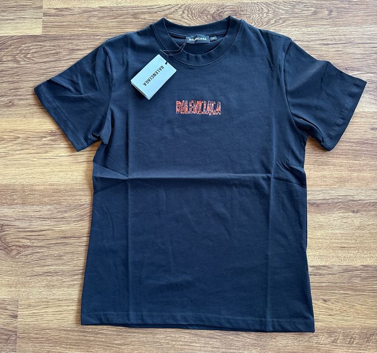 Мъжка,памучна,черна тениска Balenciaga с голяма щампа на гърба