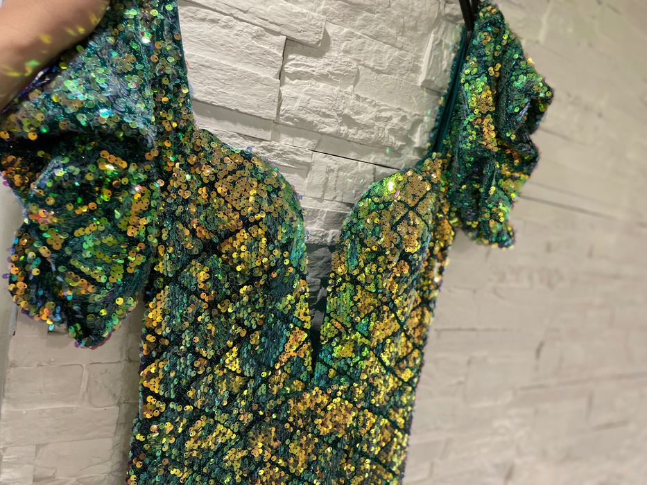 Официална рокля.