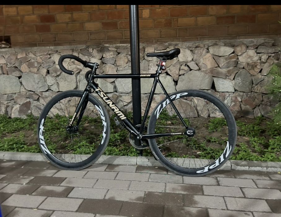 Tsunami snm 100  fixed gear bike