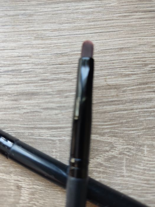 Различни четки за грим