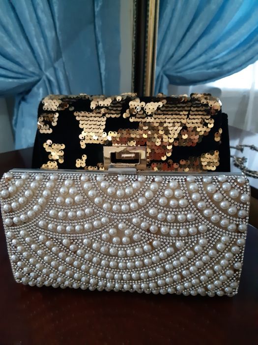 Сумки чёрные и клатч жемчужные