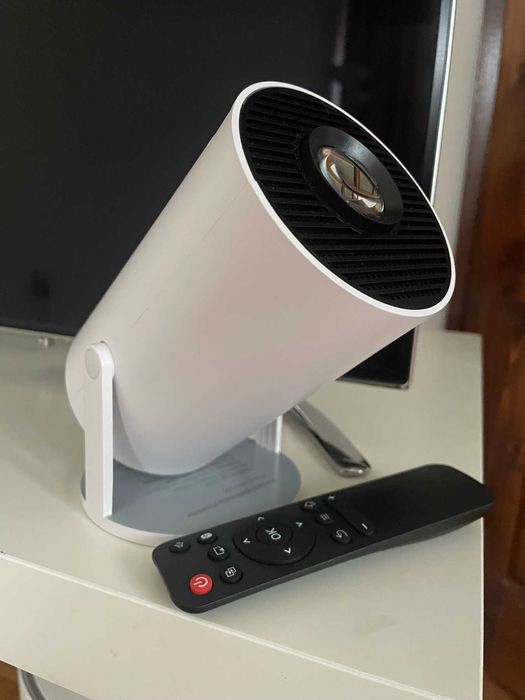 Преносим смарт мултимедиен проектор XMART MPP-40