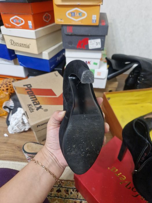 Продаю ботильоны замша