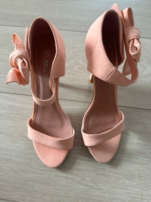 Продам летние босоножки