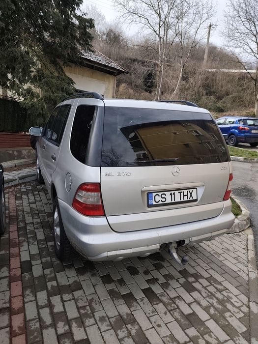 Mercedes ML 270 - autoutilitara 4 locuri