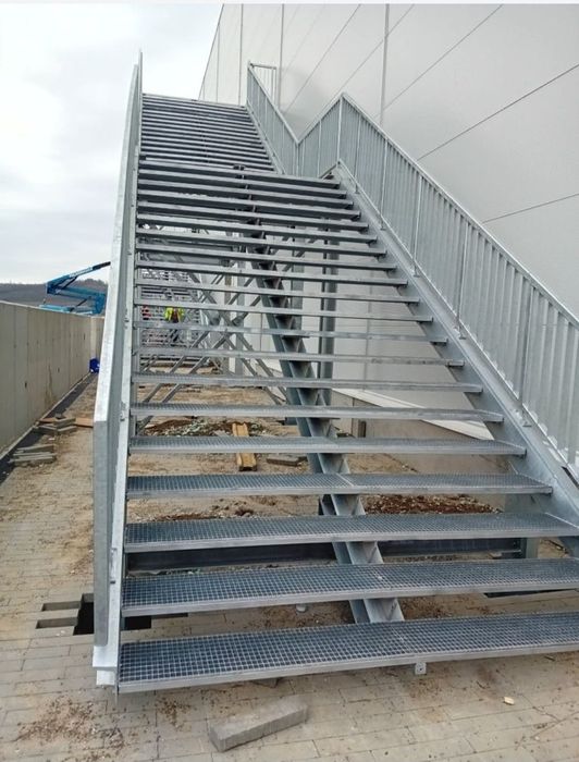 Scari de exterior galvanizate industriale