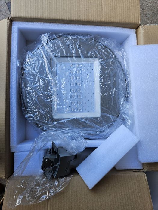 NOU 50% REDUS Proiector SIMON ililuminat stalp