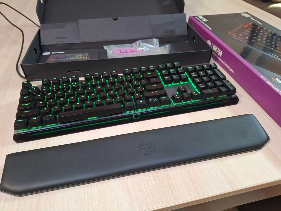 Нова геймърска клавиатура - Coolermaster MK750 RGB Cherry MX Brown Tactile Mechanical Keyboard
