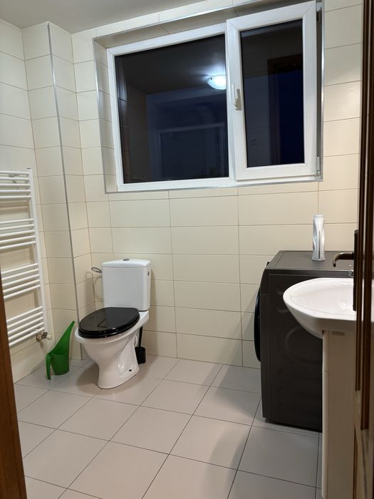 Casă spațioasă cu 2 etaje de închiriat
