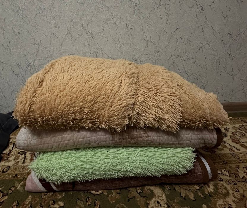 Покрывало, постельные белье все вместе