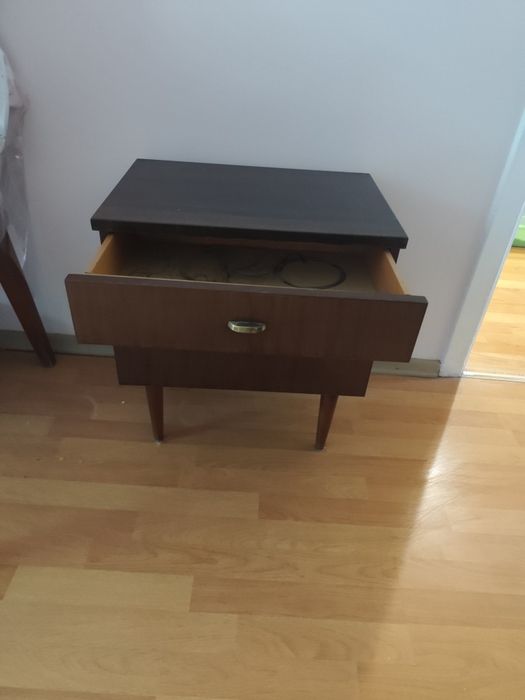 Тумбочки из дерева