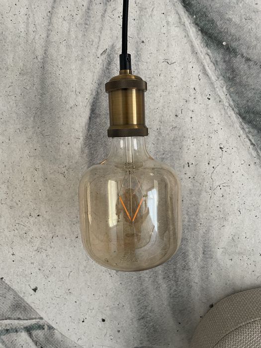 Vand doua lustre suspendate pentru dormitor