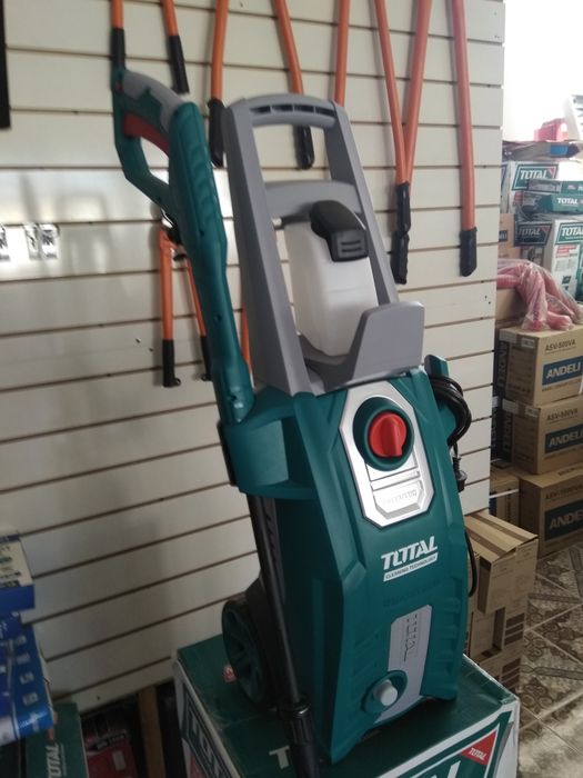 Продается карчер TOTAL