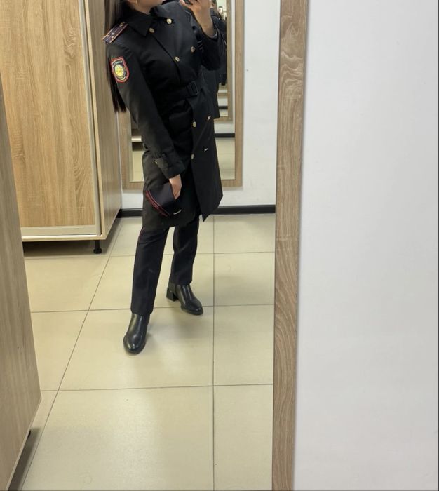 Продам форму (китель, юбку, брюки, плащ)