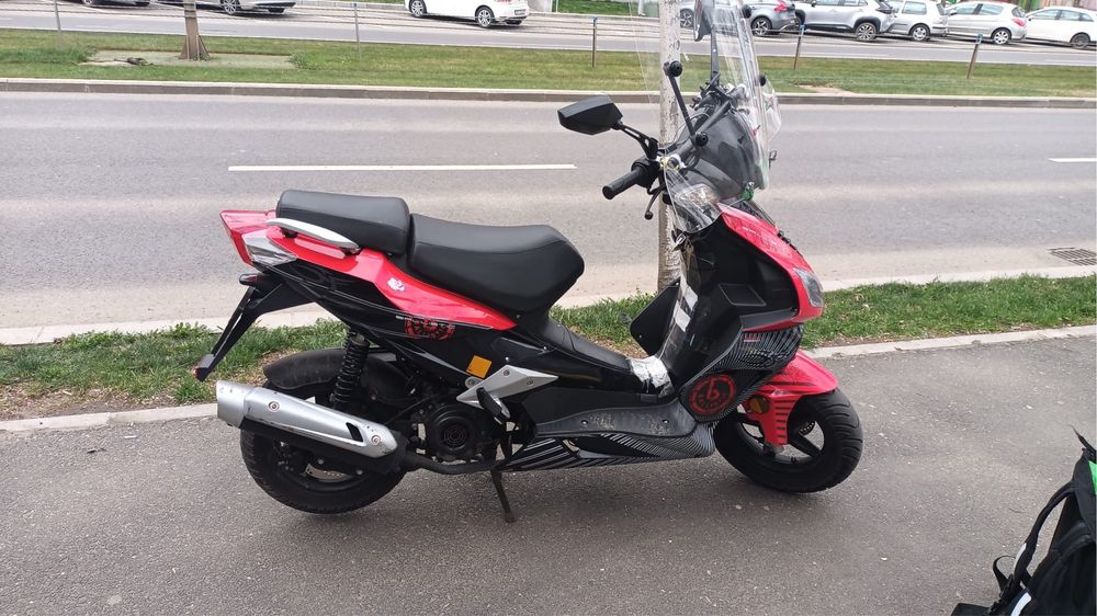 Închiriez scuter fara permis ( 25 km/h cu carte R.A.R.)