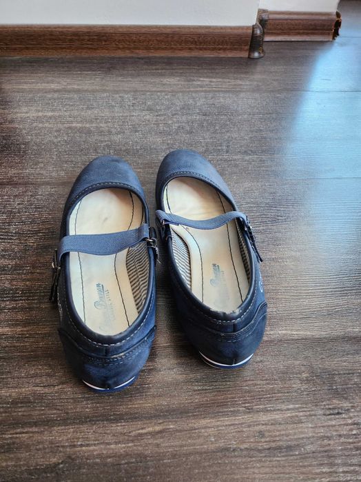 Papuci bleumarin cu barete 36
