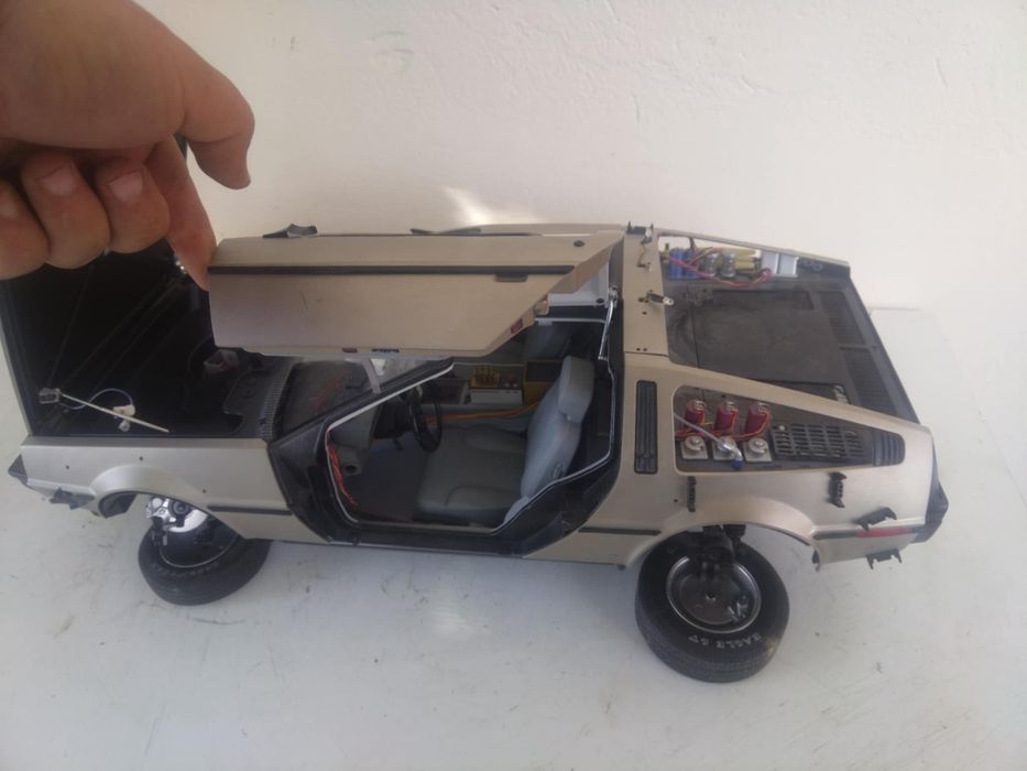 DELOREAN DMS 12 лят модел в мащаб 1/8 
Back to the Future
Premium 1982