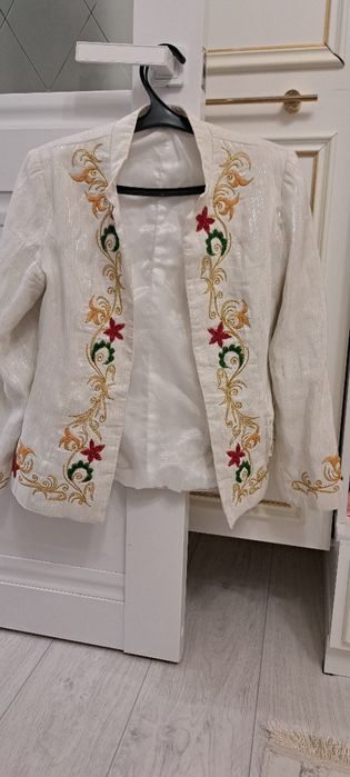 пиджак 46-48рр 4000тенге