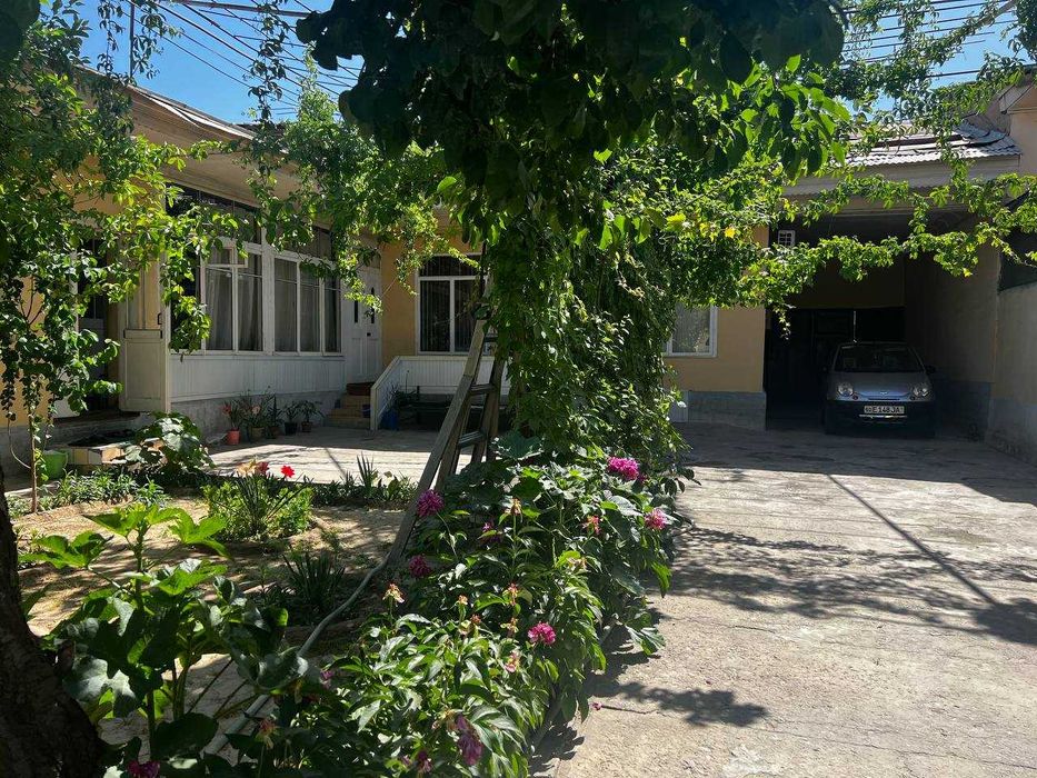 Мукаррам Тургунбаева кучасида уй ховли сотилади