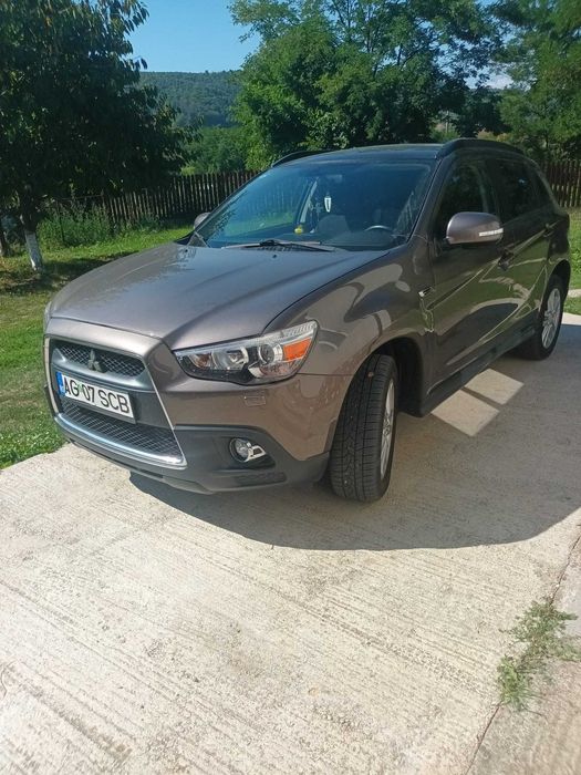 Vând mithubisi asx an 2011