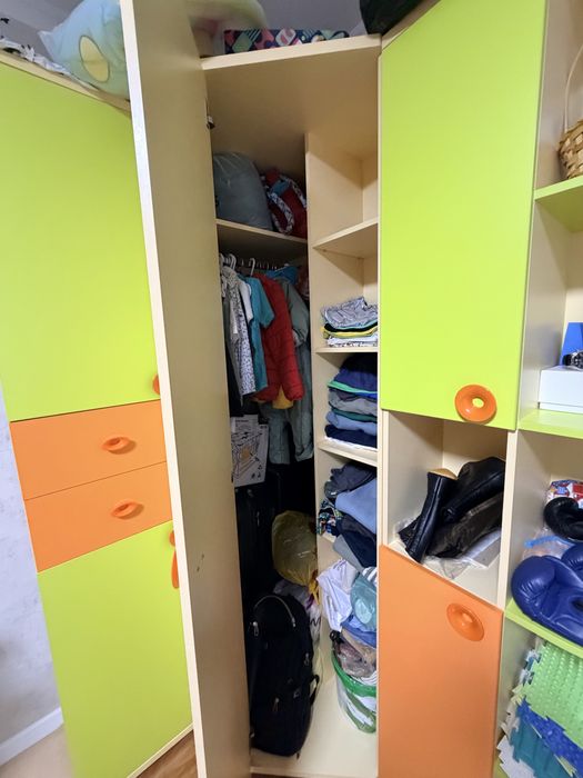 Продам шкафы и стол письменный