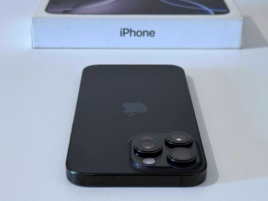 Бартер! iPhone 16 Pro Max Black Titanium (Черен) Е-Sim / 90% Батерия.