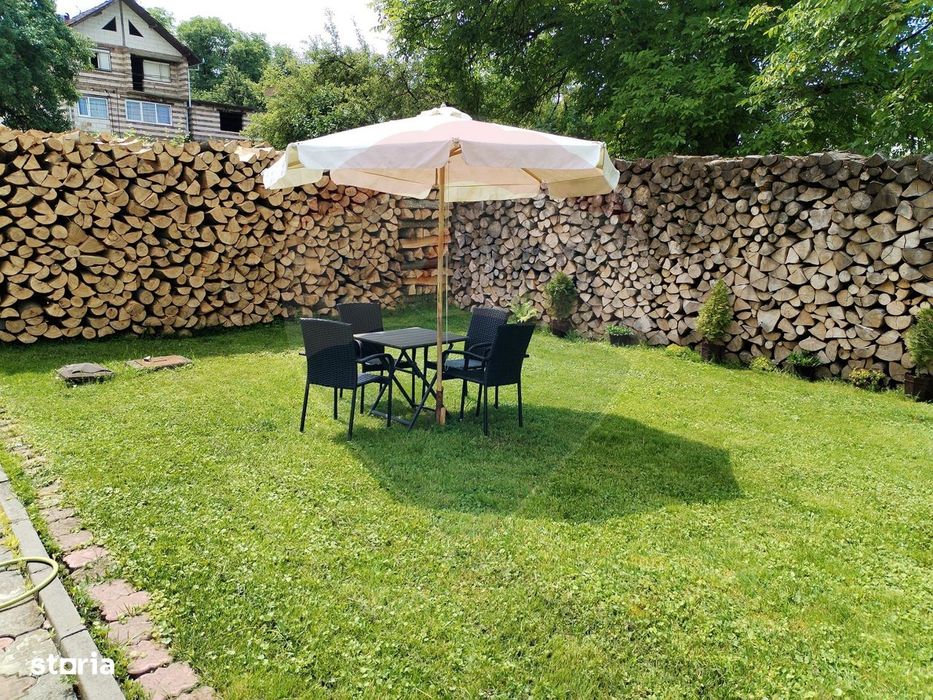 Casă individuală, teren 3275 mp, 6 camere, livadǎ cu pomi fructiferi