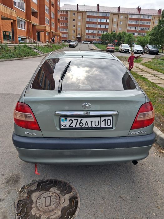 Надежный японей Авенсис
