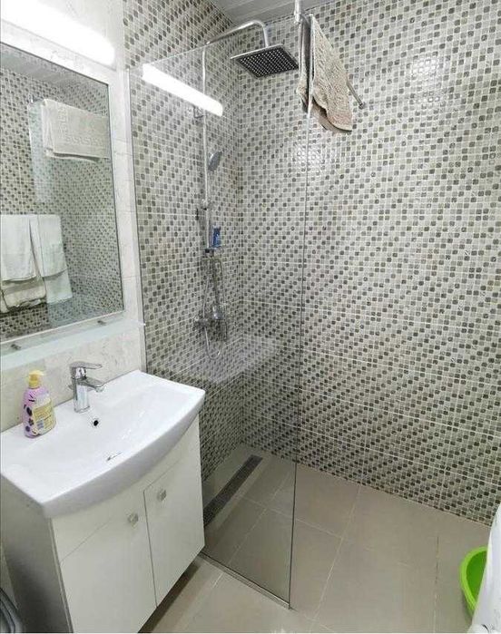 Дава се под наем Двустаен апартамент в Бургас, Център - 68 кв.м за 153 € - Снимка #2