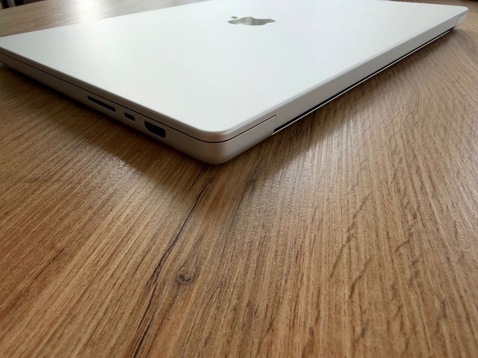 MacBook Pro 16" M5 PRO Chip 18-CPU/20-GPU/24GB RAM/1TB SSD В ГАРАНЦИЯ 5.2029г Apple Care+