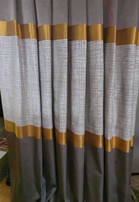 Завеси два броя 75 лева.