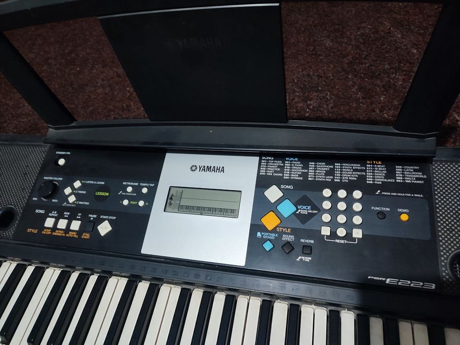 Keyboard  Yamaha  PSR -E223
Include 375 de sunete de instrumnt