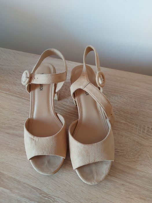 Туфли на каблуке