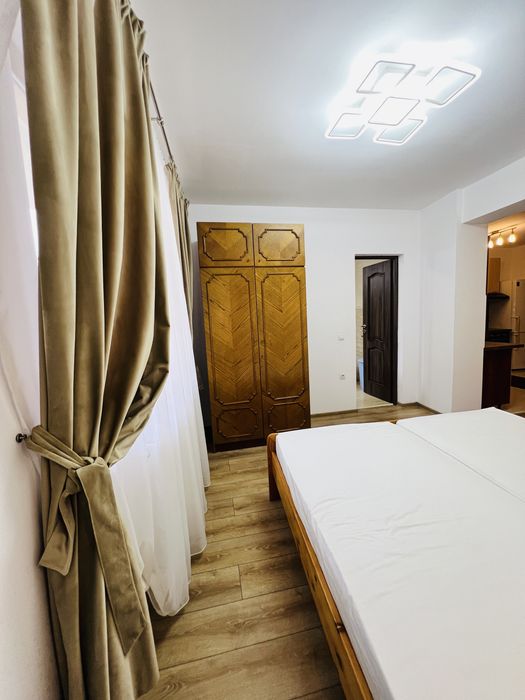 Închiriez apartament