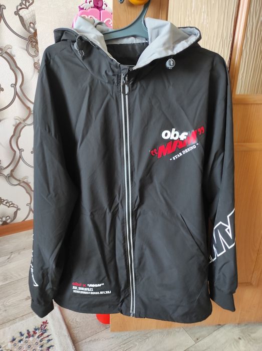 Продается куртка весенняя.