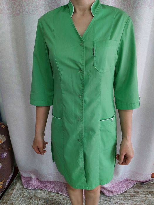 Срочно продам медицинские халаты