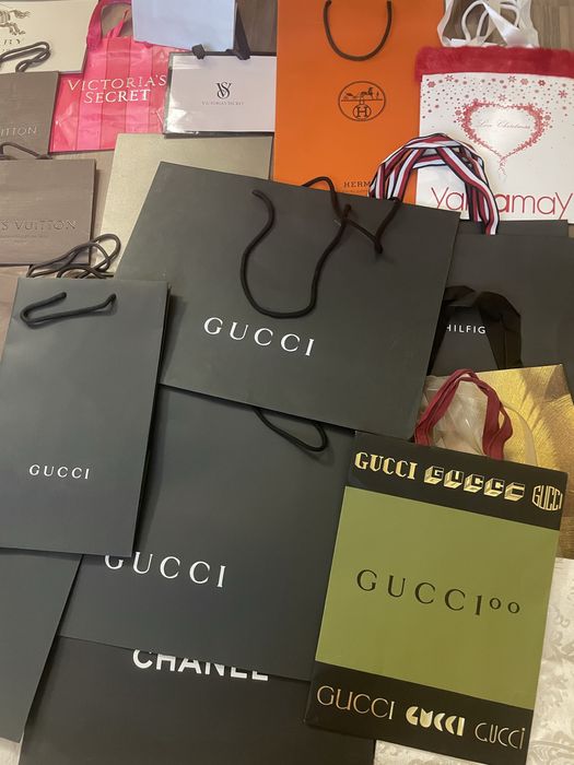 Оригинални хартиени пликове и текстилни ленти на известни марки