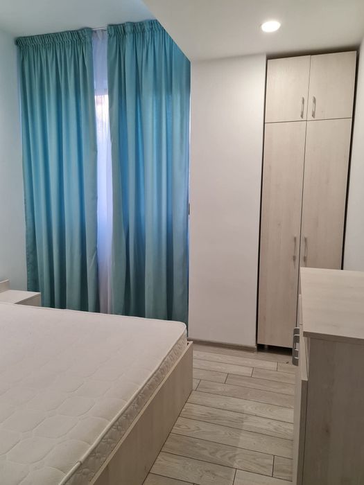 Închiriez apartament cu trei camere în bloc nou mobilat si utilat
