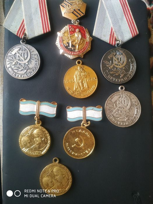 Продаются медали  ветеран труда,мать героиня,