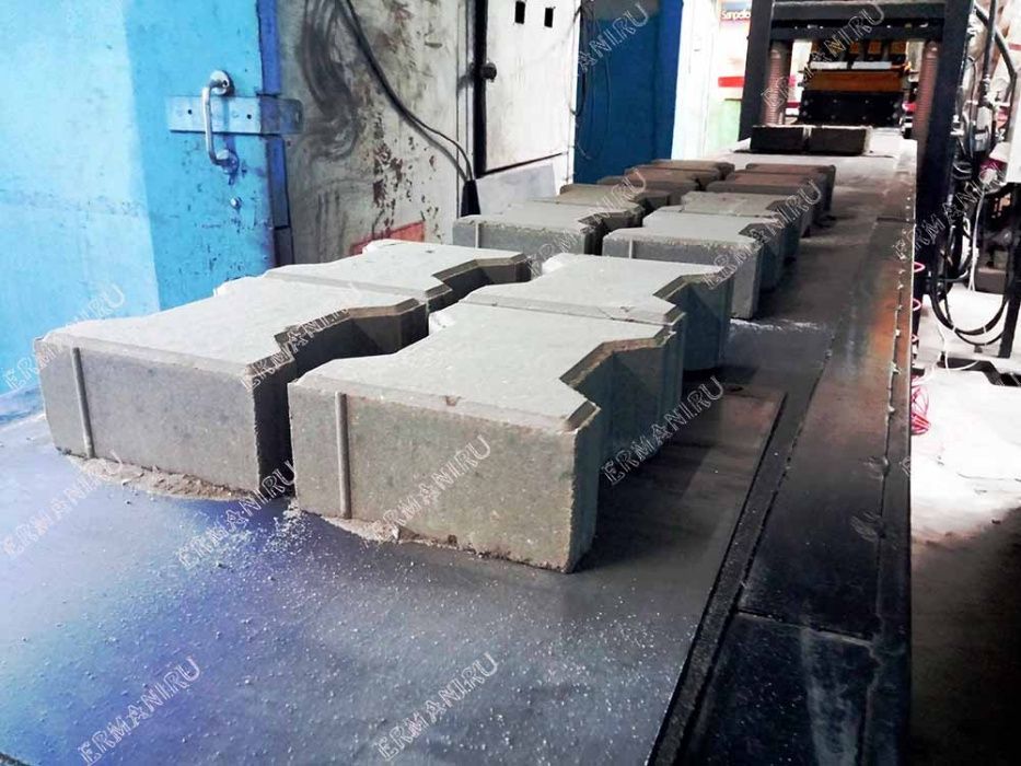 Строителна фабрика за производство на тухли, тротоарни плочи