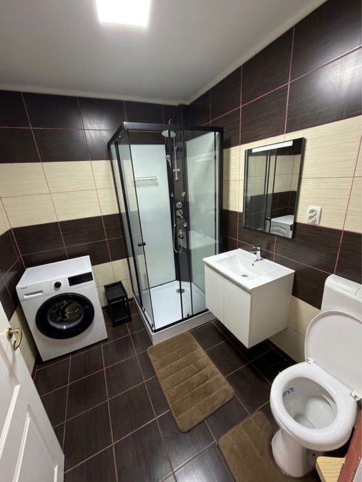 Apartament spațios cu mansardă și scară interioară – 2 Băi | Parcare | Toate utilitățile