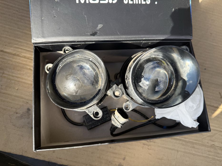 Продам противотуманный фар би-лед