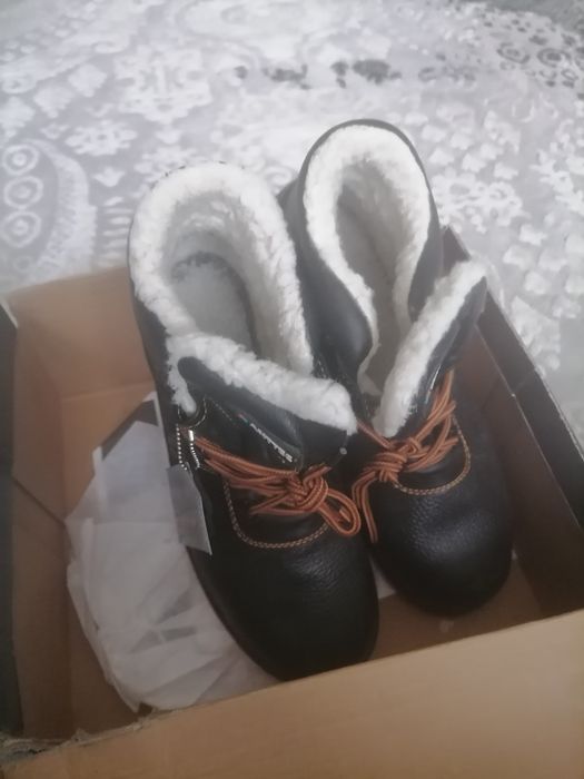 Продам ботинки зимние